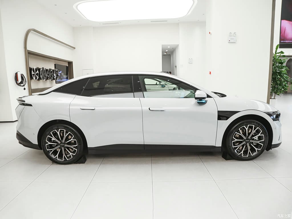 2025 Zeekr 007 100kWh Long Range AWD — للتصدير