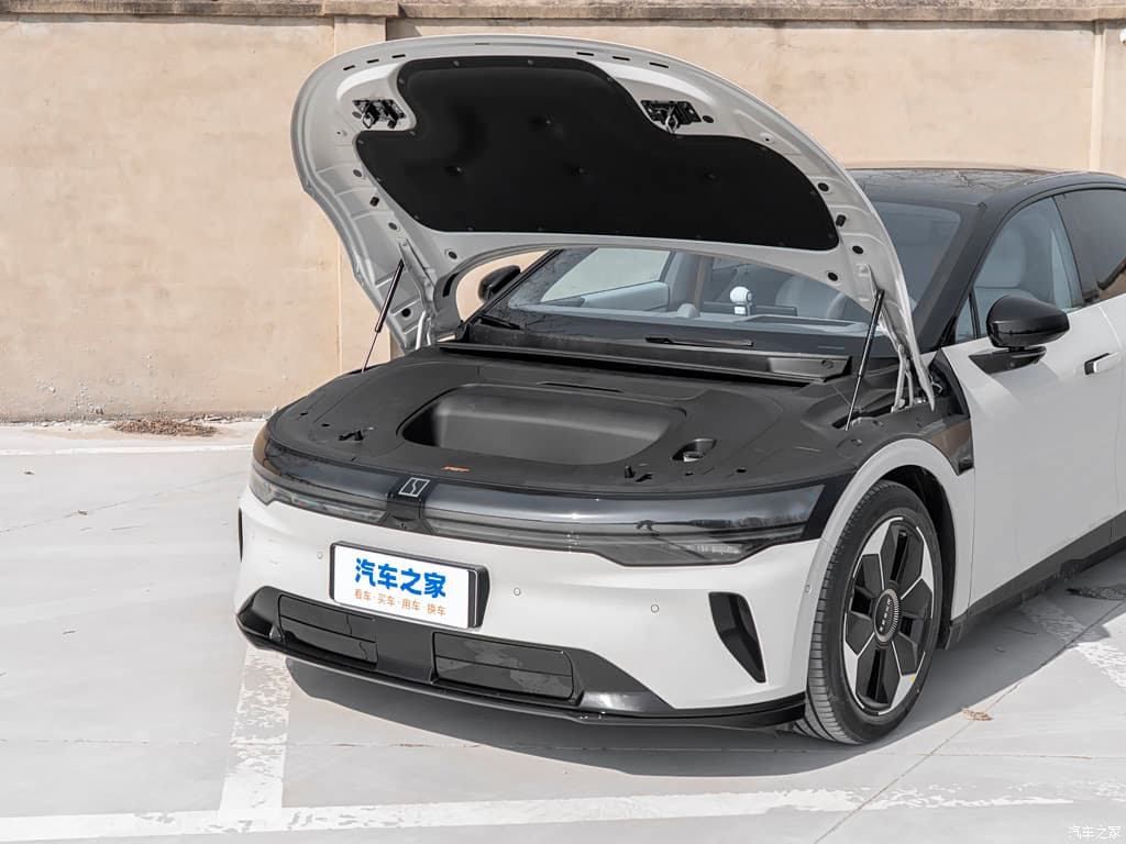 Zeekr 007 ADAS and LiDAR for overseas dealers — Zeekr 007 roof sensor hardware detail